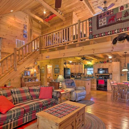 فيلا Lake Lure Log Cabin With Grill Steps To Beach! المظهر الخارجي الصورة