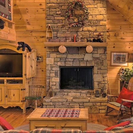 فيلا Lake Lure Log Cabin With Grill Steps To Beach! المظهر الخارجي الصورة