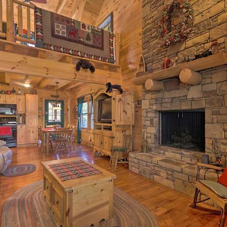 فيلا Lake Lure Log Cabin With Grill Steps To Beach! المظهر الخارجي الصورة