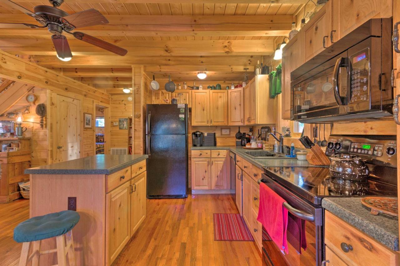 فيلا Lake Lure Log Cabin With Grill Steps To Beach! المظهر الخارجي الصورة