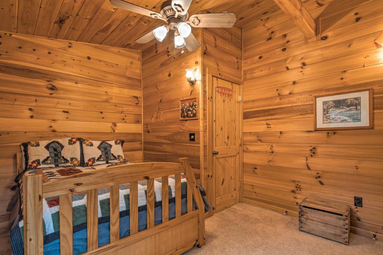 فيلا Lake Lure Log Cabin With Grill Steps To Beach! المظهر الخارجي الصورة