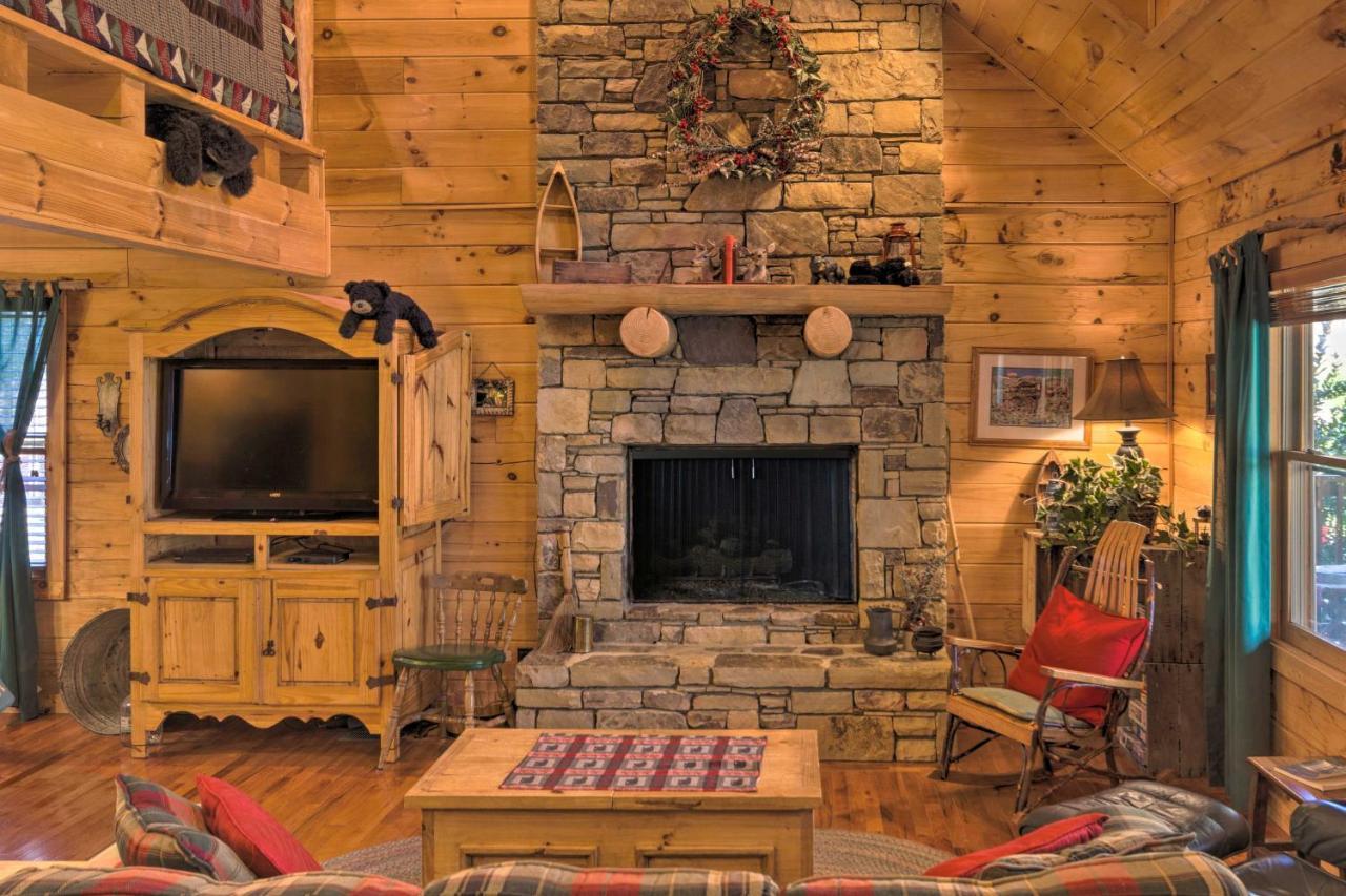 فيلا Lake Lure Log Cabin With Grill Steps To Beach! المظهر الخارجي الصورة