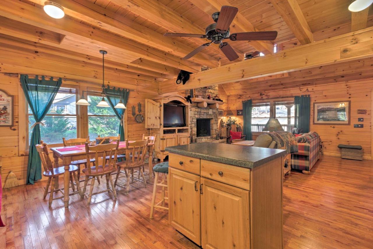 فيلا Lake Lure Log Cabin With Grill Steps To Beach! المظهر الخارجي الصورة